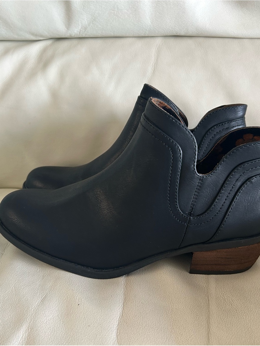 B.O.C Women's Black Faux Leather Ankle Boots Shoes Size 9M NEW